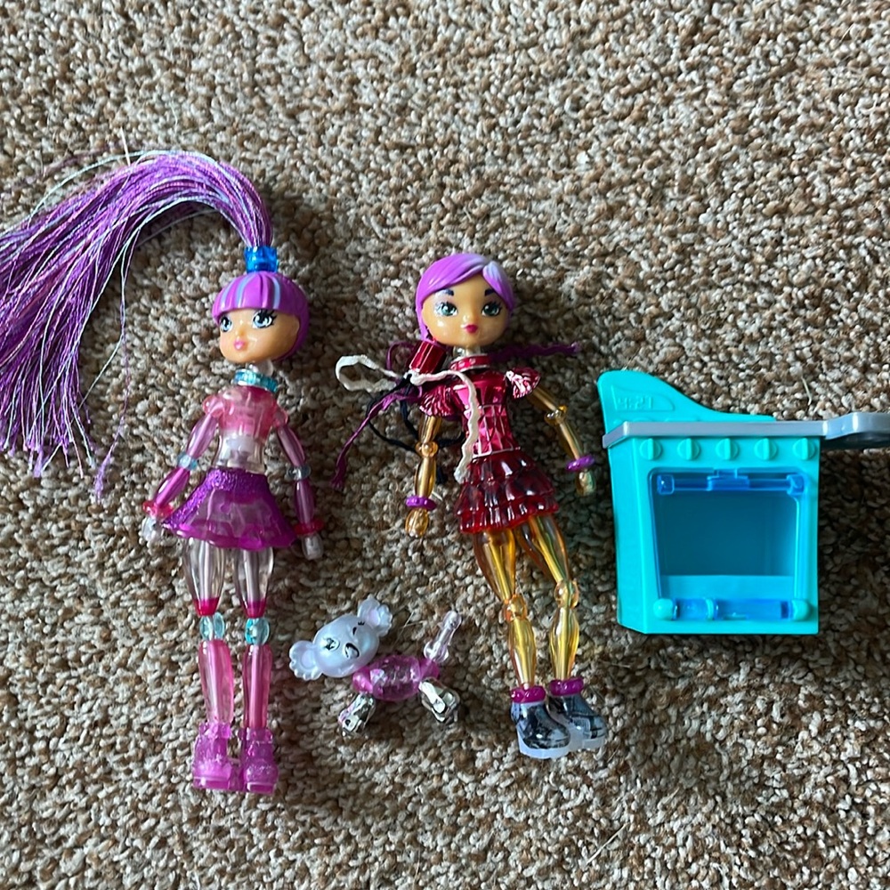 2 5” girl dolls with dog and stove